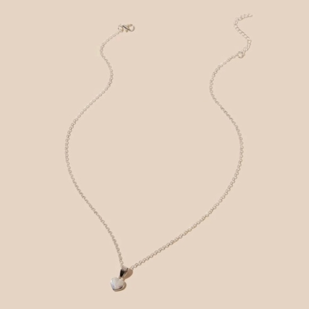 3/$30 🤍 Heart Pendant Necklace